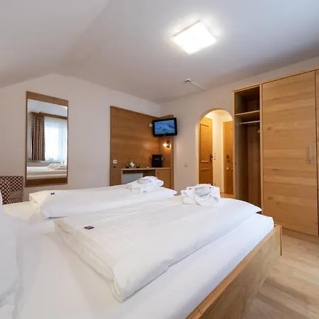 Hotel Schrockerhof 4*